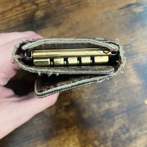 LV Damier Ebene Key Holder - Picture 3 of 10